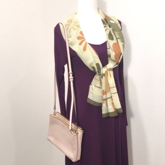 NWOT Michael Kors Soft Leather Crossbody Bag. - Picture 2 of 16